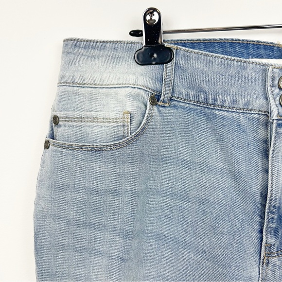 Cato Skinny Crop Midrise Light Wash 12 NWT - Picture 3 of 10